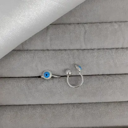 PIERCING OLHO GREGO